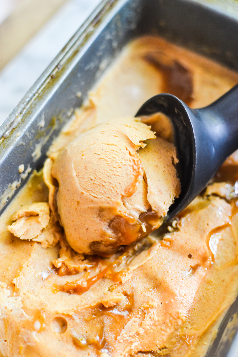 sweetoothgirl:    DULCE DE LECHE PUMPKIN ICE CREAM + AFFOGATO   