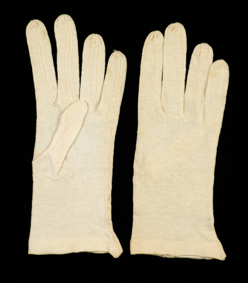 Gloves, Costume InstituteMedium: CottonBrooklyn Museum Costume Collection at The Metropolitan Museum