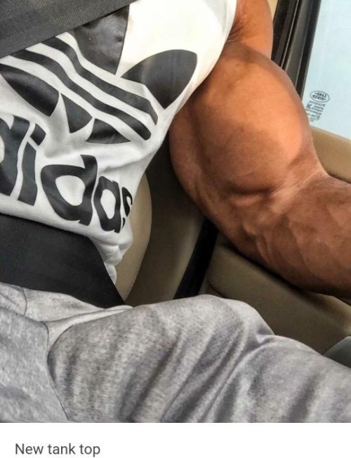 chocolateluver69:  myxxxohxxxmyxxx:  His New tank  Dat print tho