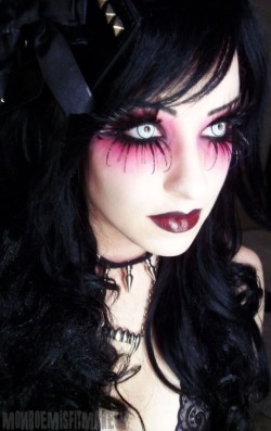 thegothicmermaid:  zombiee—unicorn:  ~ Perfect halloween makeup on We Heart It.  