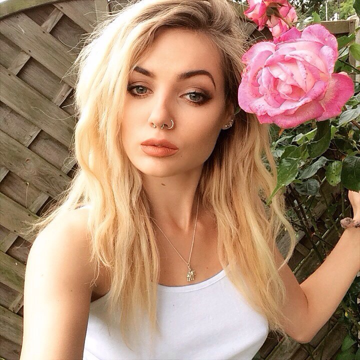 vanimamela:  Me and my brows being one with nature x