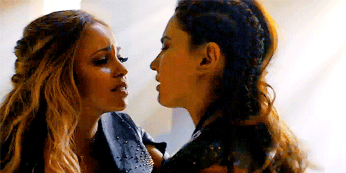kendrasaunders: Vanessa Morgan as Lyria in The Shannara Chronicles, Season 2– I didn’t a