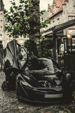 artoftheautomobile:  McLaren P1 (Credit: Mike Crawat)