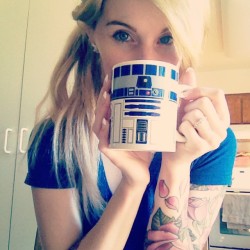 withaflowerinourhair:  Fresh cup of R2D2