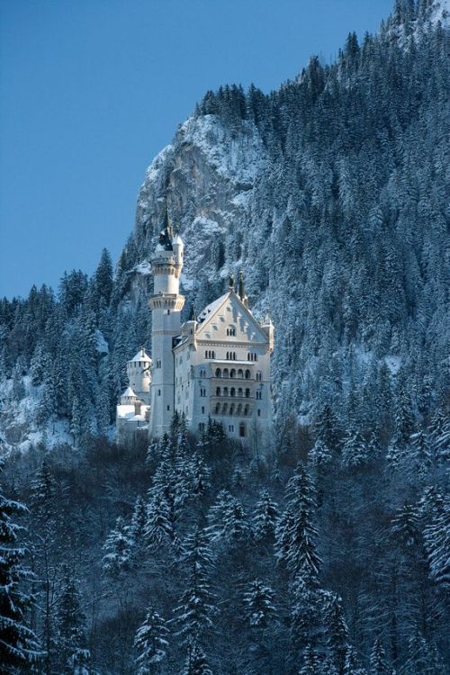 mrcloudphotography:  source | 1 | 2 | 3 | 4 | 5 | 6 | 7 | 8 | 9 | MY TUMBLR BLOG | Winter World. Famous places around the world with a sprinkle of snow. 