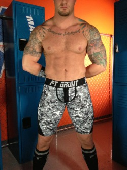 forttroff:  Here’s a sneak peek of NEW grunt gear. Tell us what you think. 