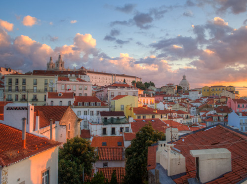 breathtakingdestinations:Lisbon - Portugal (by Mikko Muinonen) 