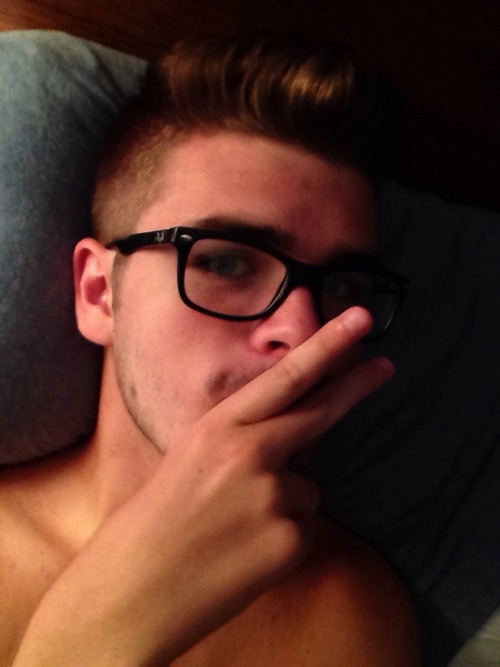 joshpeck:
“ i should wear my glasses more
”