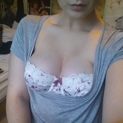 nympho-nerd:Slowly undressing 