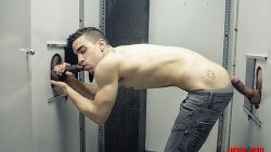 4cumlovers: don’t you just love gloryholes www.4cumlovers.tumblr.com ♂♂ 