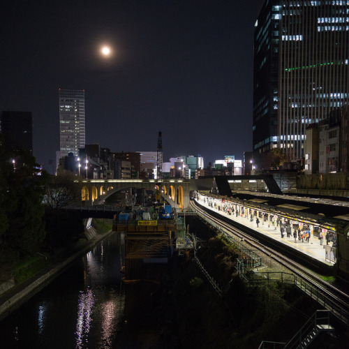 jpnys:  Ochanomizu by ubic from tokyo on Flickr. 