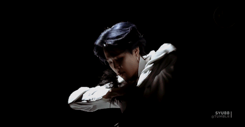 syubb:  never get tired of watching him dancing to black swan  