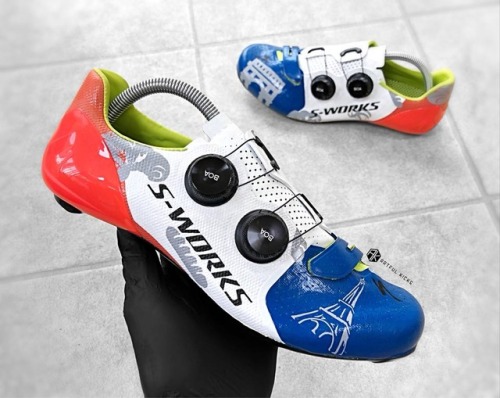 apisonadora60:Artful Kicks  · Vive la France . For pro triathlete Vincent Luis ✌. Specialized S-Work