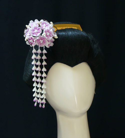 “Cherry Blossom in Bloom.” Crafted from habutae silk, glass pearls, florist wire, and a 