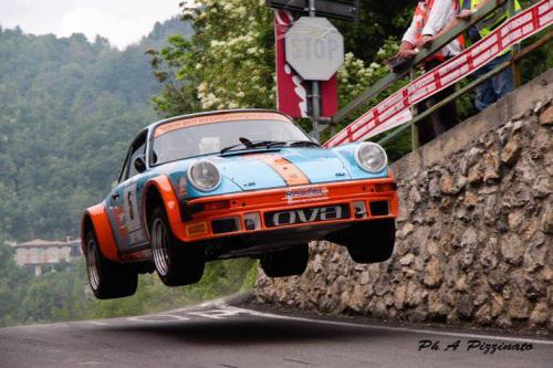 motomania:Porsche 911 at the 2012 Rally Cremona, via Gulf Italia