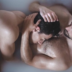 A blog about gay love and intimacy.. and a little 