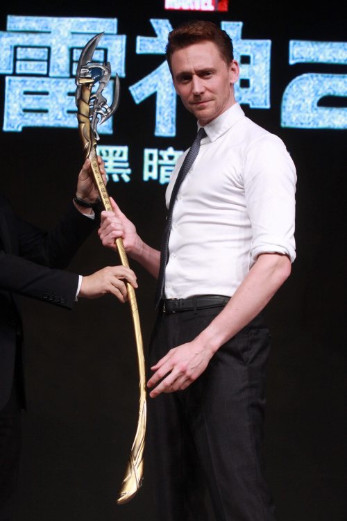torrilla:  Tom Hiddleston attends ‘Thor: The Dark World’ press conference at Yintai Centre on October 11, 2013 in Beijing, China [HQ] 