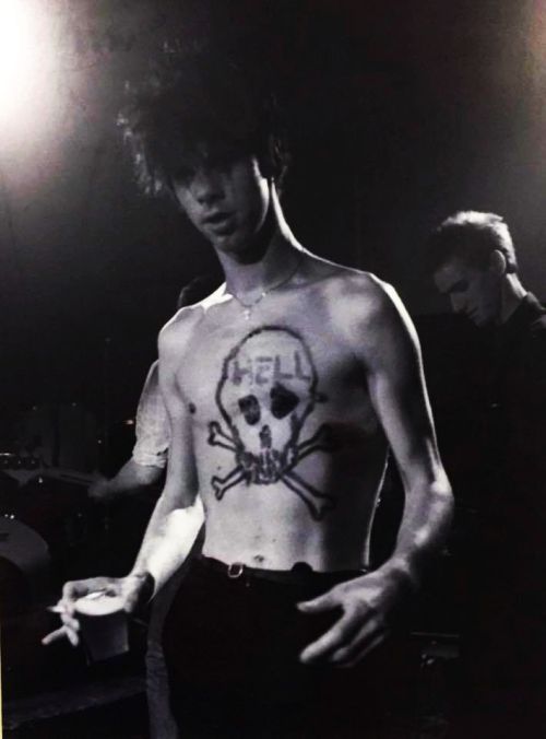 Guarda "Nick Cave & The Bad Seeds - Henry Lee Ft. P.J Harvey (Official HD Video)" Su YouTube