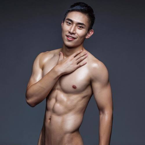 xiaohaogayphotosblog:  xiaohaogayphotosblog  那麼多的帥哥，快受不了