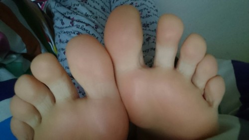 My toes say good morning ;) #feet #footfetish #footlove #feetlove #foot #toes #lexysfeetpalace #foot