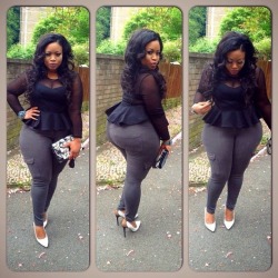 zumainthyfuture:  imapervert:  ghdos:  Lawd.  God yes.  O_O Jesus………  That is the true definition of a thick beautiful woman.