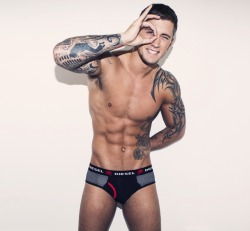 sumnaughtylad:  Dan Osborne  OOMMFFGG 😍😍😍😍😍