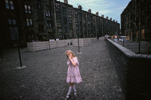 until-theskyturnsgreen:
“ Raymond Depardon, Glasgow 1980s
”