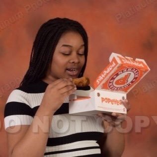 samoishere:   naturalbellaa:   thoughtsof-r:  heavinlyseoul:   thoughtsof-r:   thoughtsof-r:  thoughtsof-r:  black-tritonbloom:   thoughtsof-r:  can we appreciate my sister’s grad pictures  😂😂😂 yo I cant   she real life got popeyes delivered