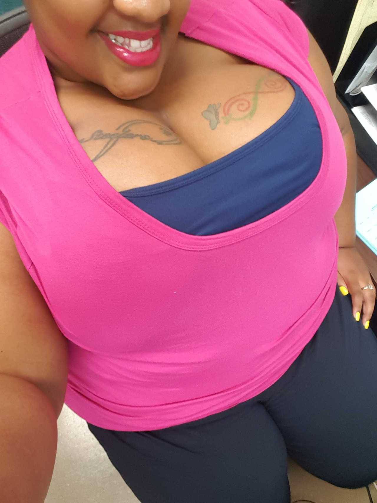 bbwlatina-love:  A little fun at work for lunch 💋💋