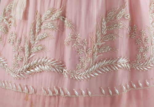 father-of-original-sin:[ENG] Unknown creator, pink dress, England, circa 1830.Materials: silk plain 