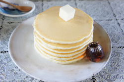 vintagefoods:  絵本みたいなパンケーキ by t_kato on Flickr.