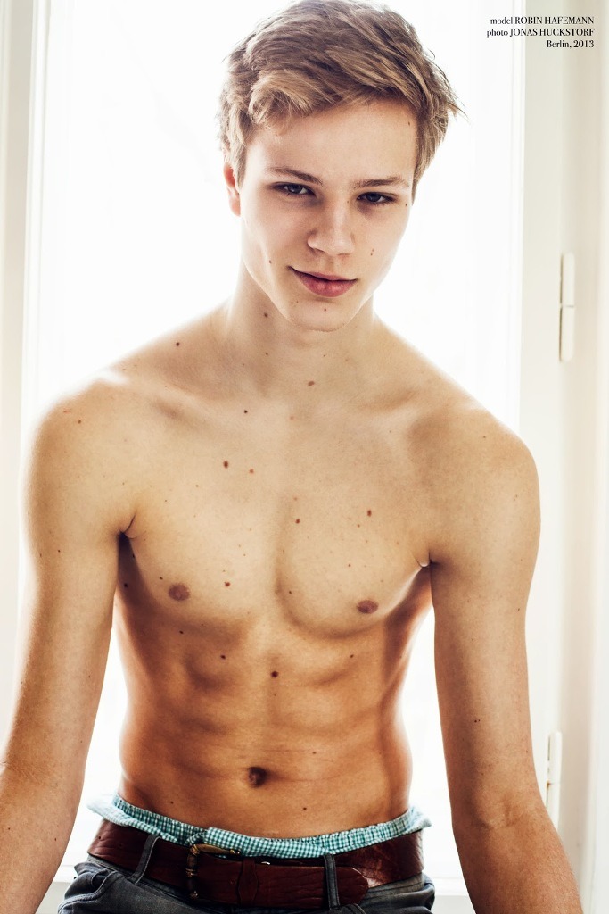 frodosbois:  the-modern-xy:  the-modern-xy : Robin Hafemann by Jonas Huckstorf  
