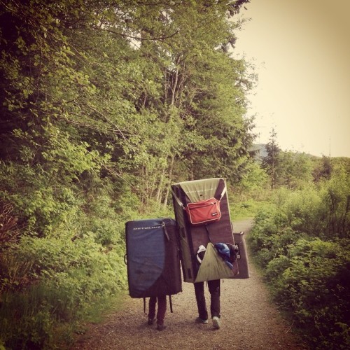 Thomasina Pidgeon & her daughter Cedar on the approach to Squamish, Canada