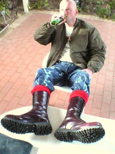 jeanscumpig:  britishbootedbastard:  Tanking up for a heavy and brutal ox blood RANGER