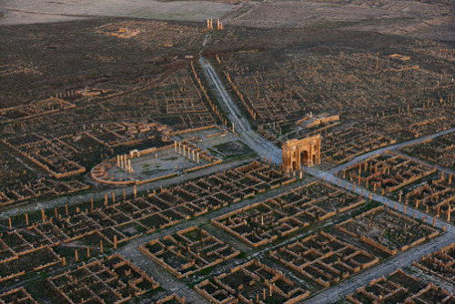 unrar:The ruins of Timgad, the most intact of Roman cities in Algeria, by George Steinmetz.