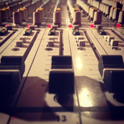 <p>Pushin faders, day in, day out. #techlife #allenandheath #toronto #dirtyfader #dirtyboard #teamaudio #audiography #13</p>