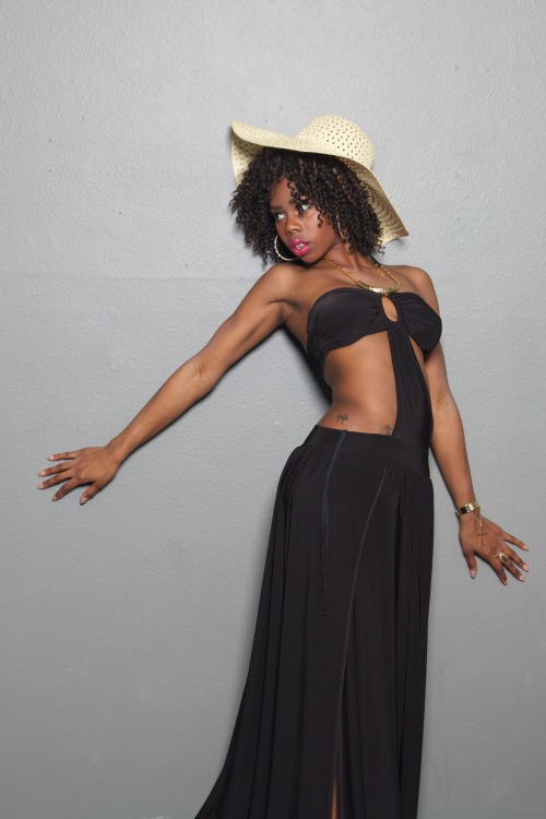 athleticsistas:  modelgeek:  i love what i do   Phylicia Benn