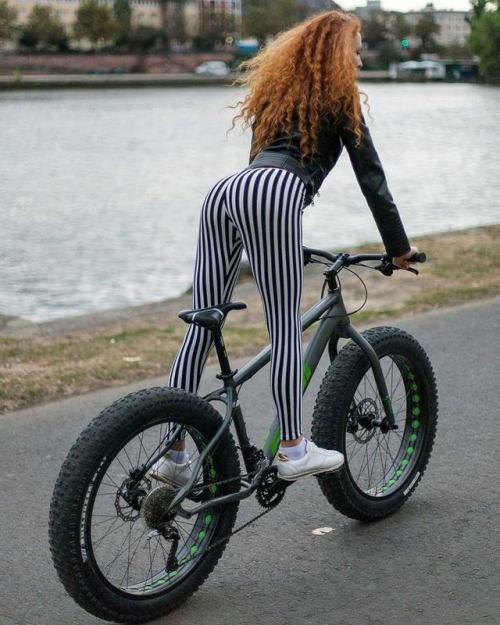 stripes on a fatbikeksu.on.bike