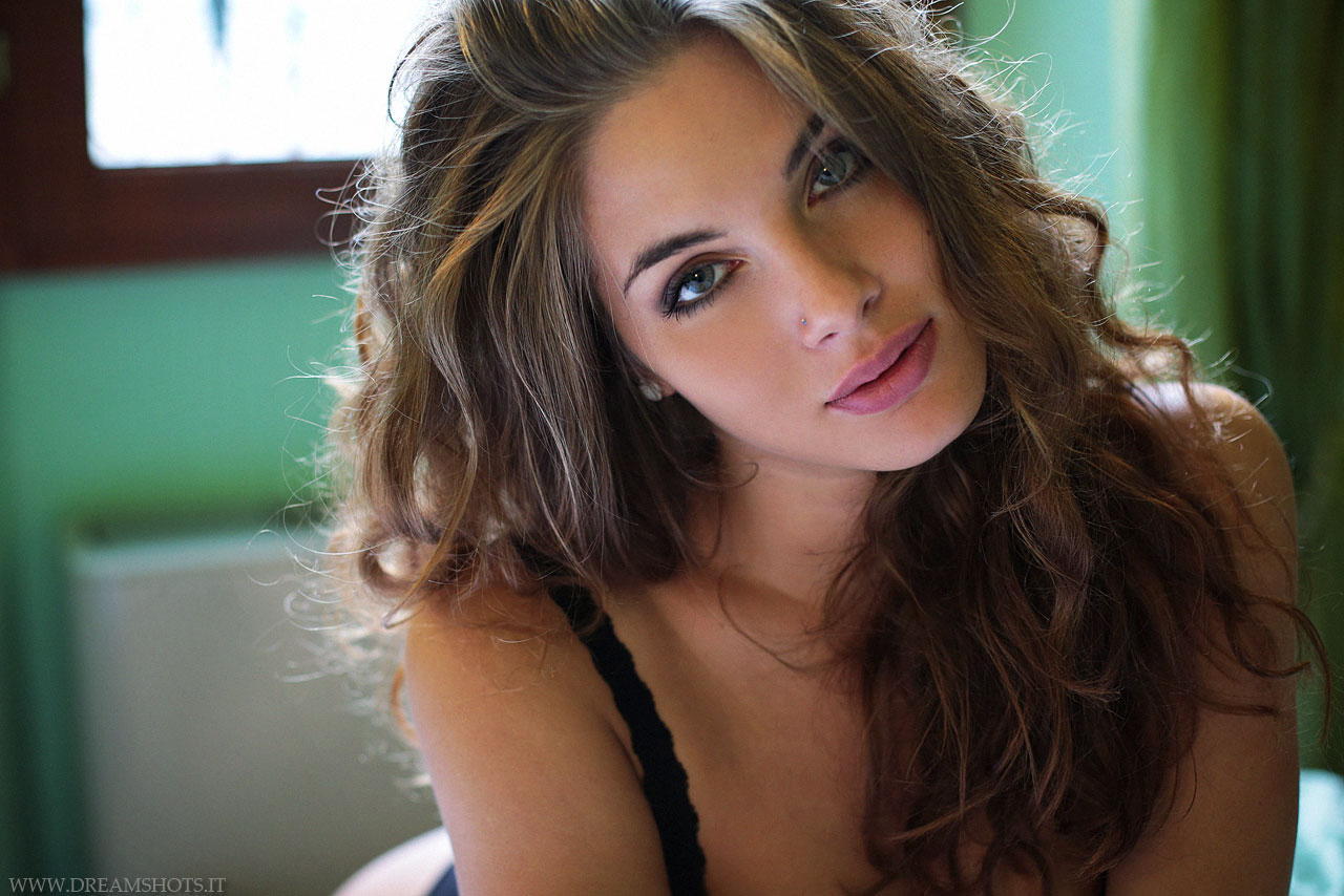 womenaredivine:  Viola - by Joseph del Duca 