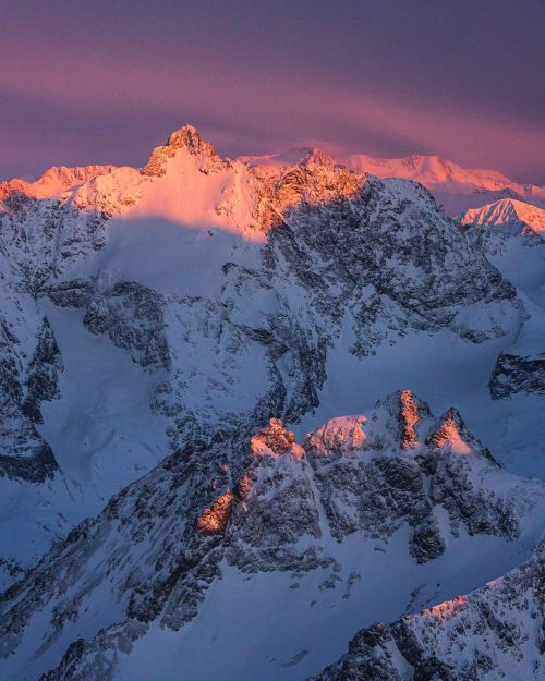 A perfect cast of light on Polar Bear Peak. Situated in the amazing Chugach Mountain Range. #alaska 