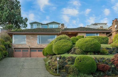 $895,000/5 br/2550 sq ftSeattle, WAbuilt in 1960