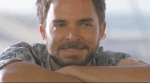 Manolo Cardona, As Santiago, In Contracorriente (Undertow, 2009).