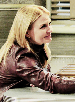 emmasneverland:Emma Swan in ‘Snow Drifts’ & ‘There’s No Place Like Home’ stills