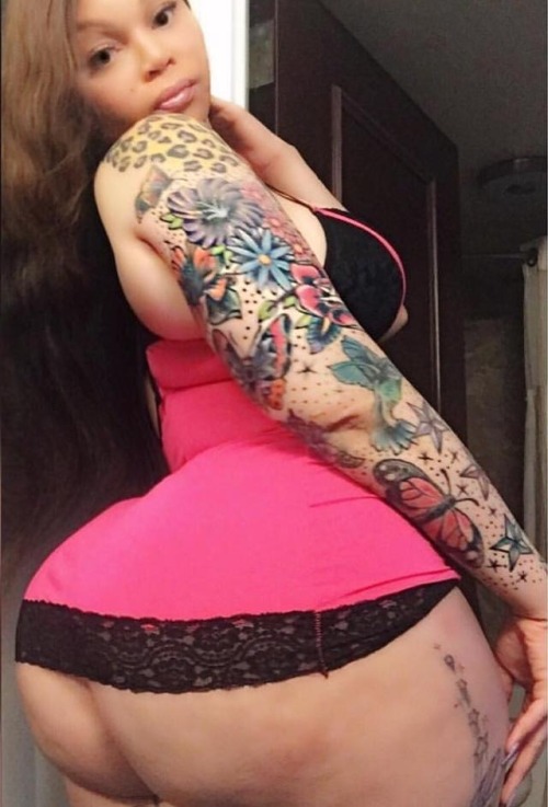 chicagotrannyreviews:  SHE IS IN THE CHICAGOLAND O'HARE AREA GET IT WHILE IT LASTS AND CUM CORRECT NO LOW BALLING WE NEED HER TO KEEP VISITING SO GO PREPARED AND EXTRA HORNY:  TS VALENCIA HALL:http://chicago.backpage.com/Transgender/i-will-please-you-like