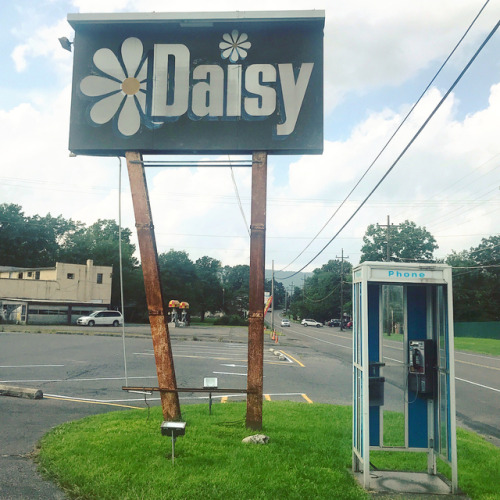 The Retrologist • The Daisy Family Restaurant in Wind Gap,...