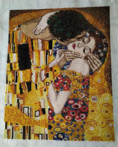 crossstitchworld:Klimt - Brocken Neck, I mean: The Kiss. Finished yesterday, washed and ironed, only