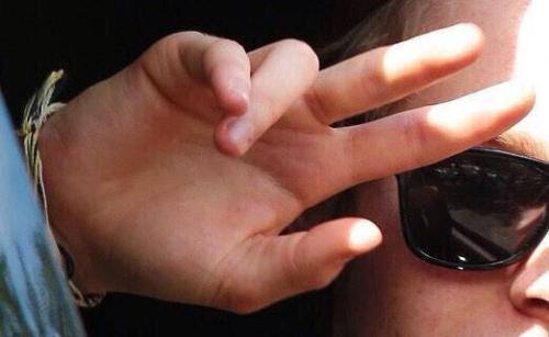 lucas-is-mine: LUKE HEMMINGS + HANDS GET AWAY FROM ME DIRTY TOUGHTS. NOT TODAY SATAN.