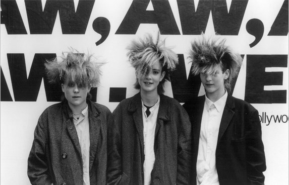 vivianvog: nowthisisgothic: • New wave kids  [Al Vandenberg] 