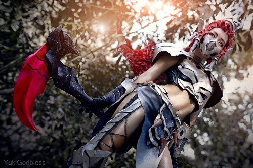 league-of-legends-sexy-girls:  Akali Cosplay