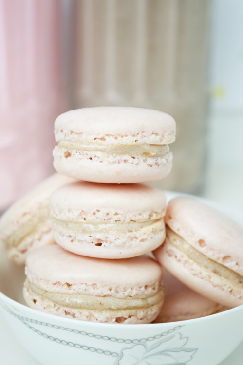 foodffs:Strawberry Milk Macarons with Chocolate Milk Flour Frosting- light, chewy, strawberry milk f